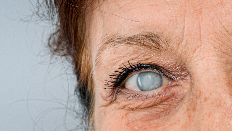 ¿Qué pasaría si unas manchas borrosas en tus ojos evitaran que tu